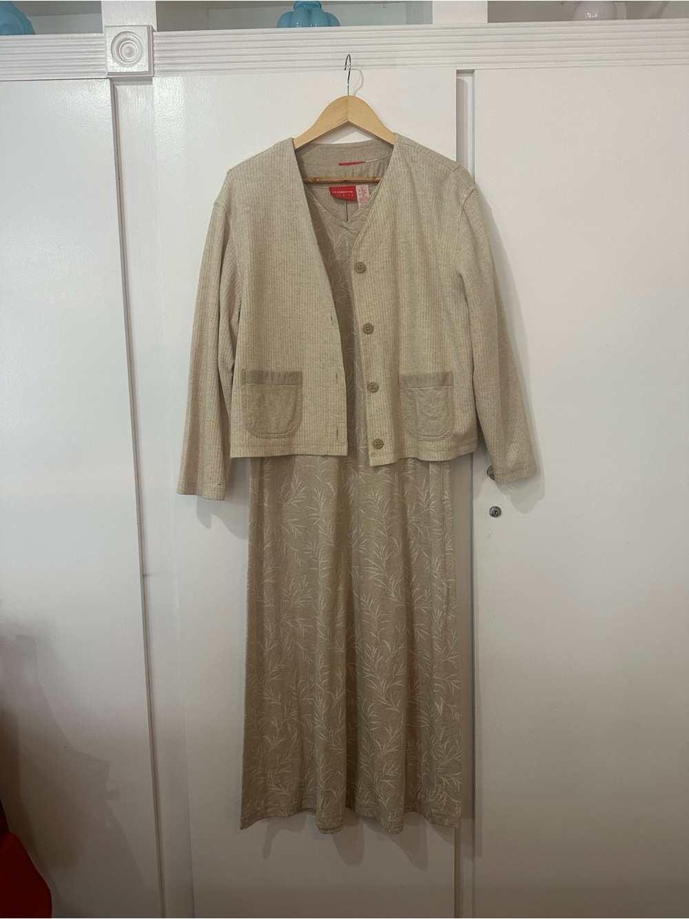 Liz Claiborne Petite Beige Knit Top and Jacket. M Petite 2 piece